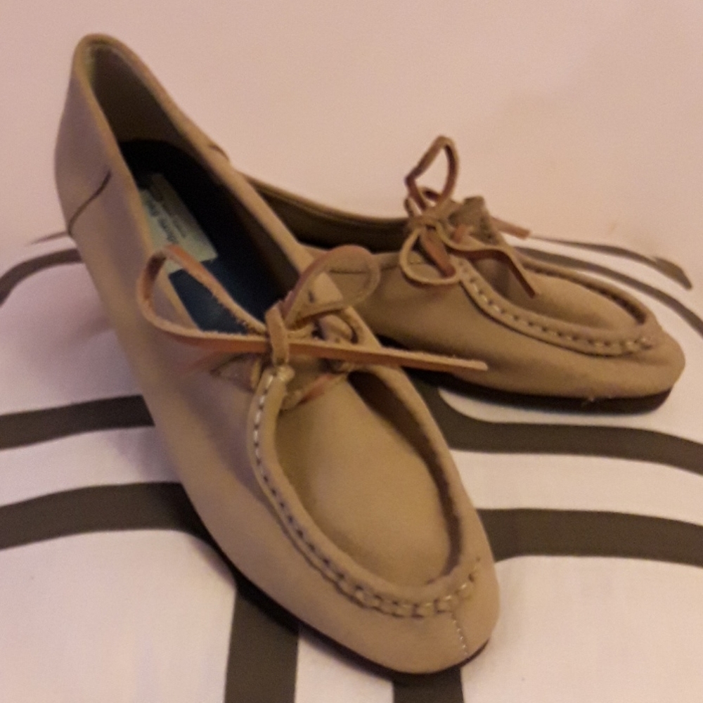 LeBunny Bleu Romatic Vintage Womens Suede Loafer